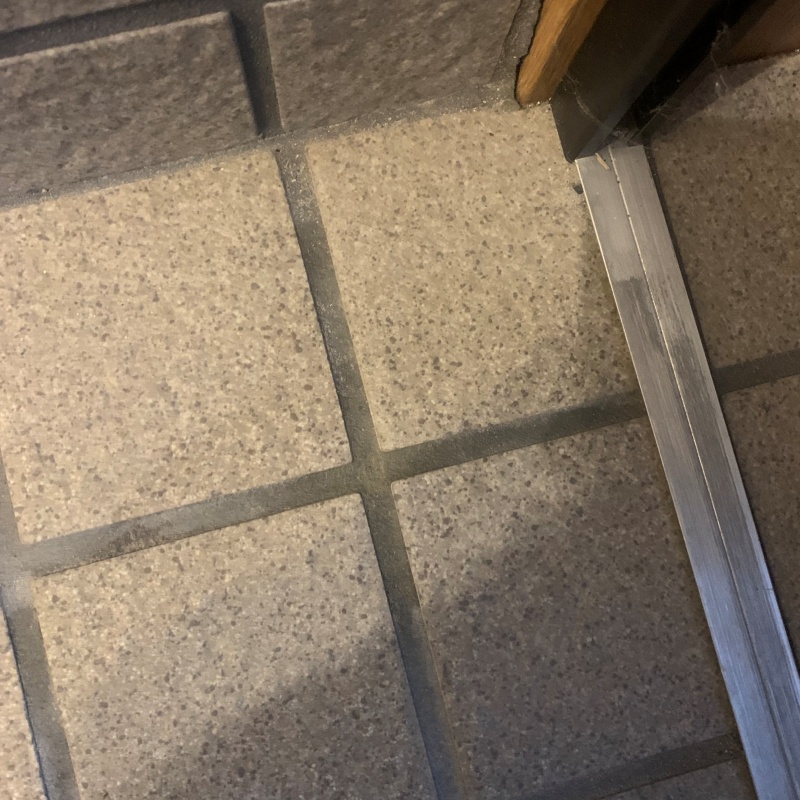 穴を開けた箇所を修復した様子