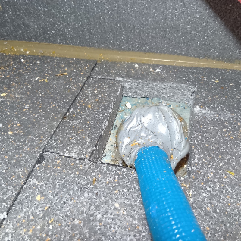 配管まわりのすき間を封鎖