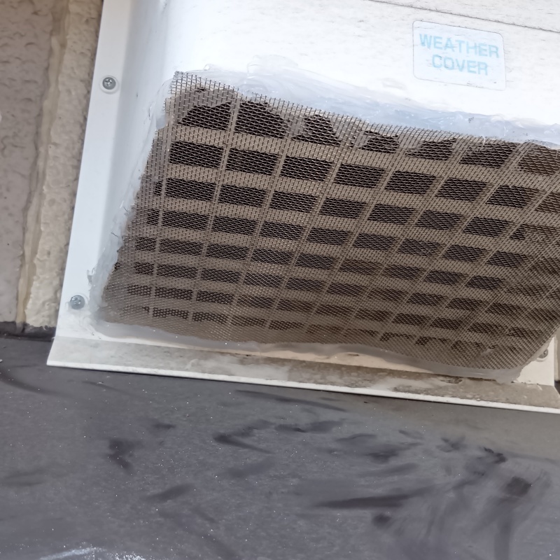 換気扇の開口部をネットで封鎖