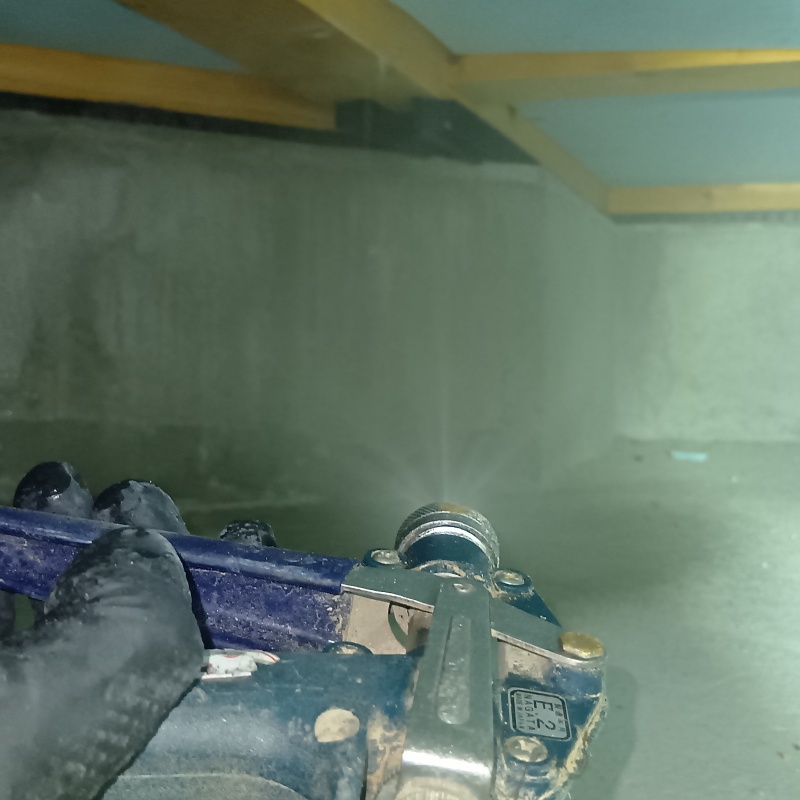 ベタ基礎に防蟻剤を散布