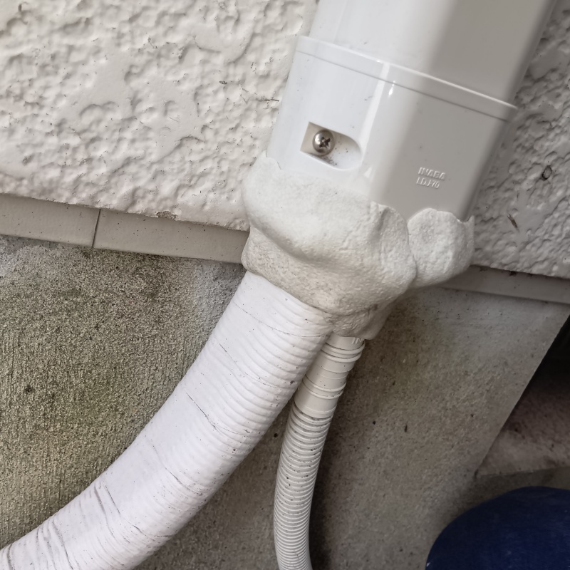 配管が通る穴のすき間を封鎖