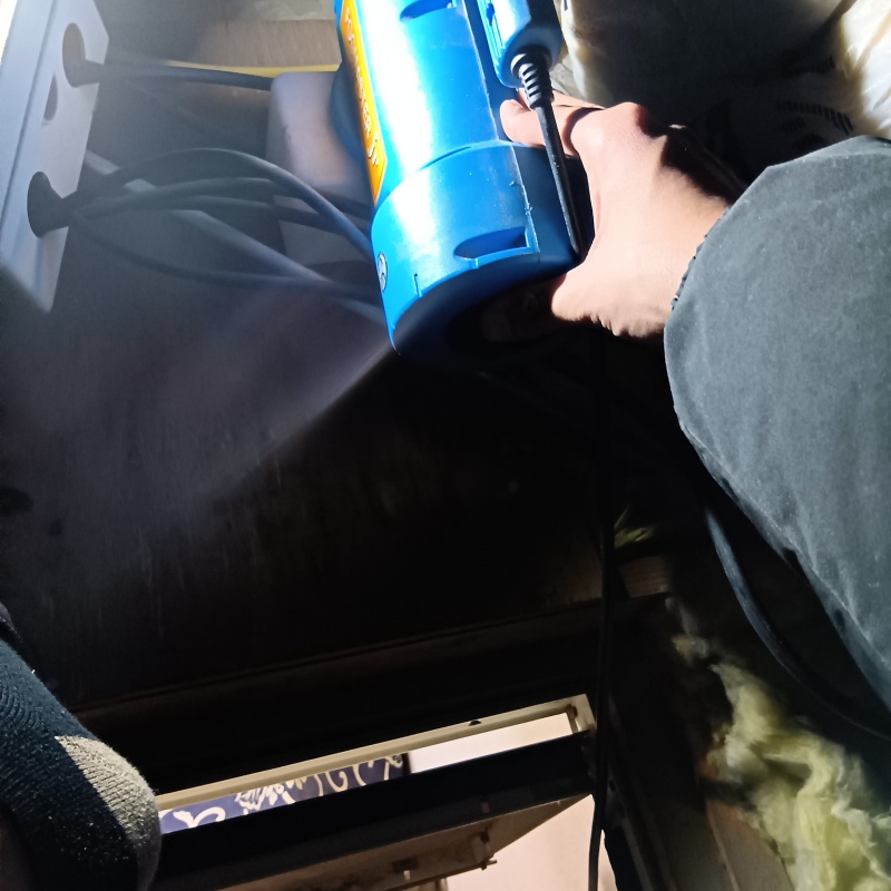 噴霧器で除菌剤を散布