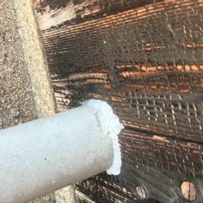 配管まわりのすき間を封鎖
