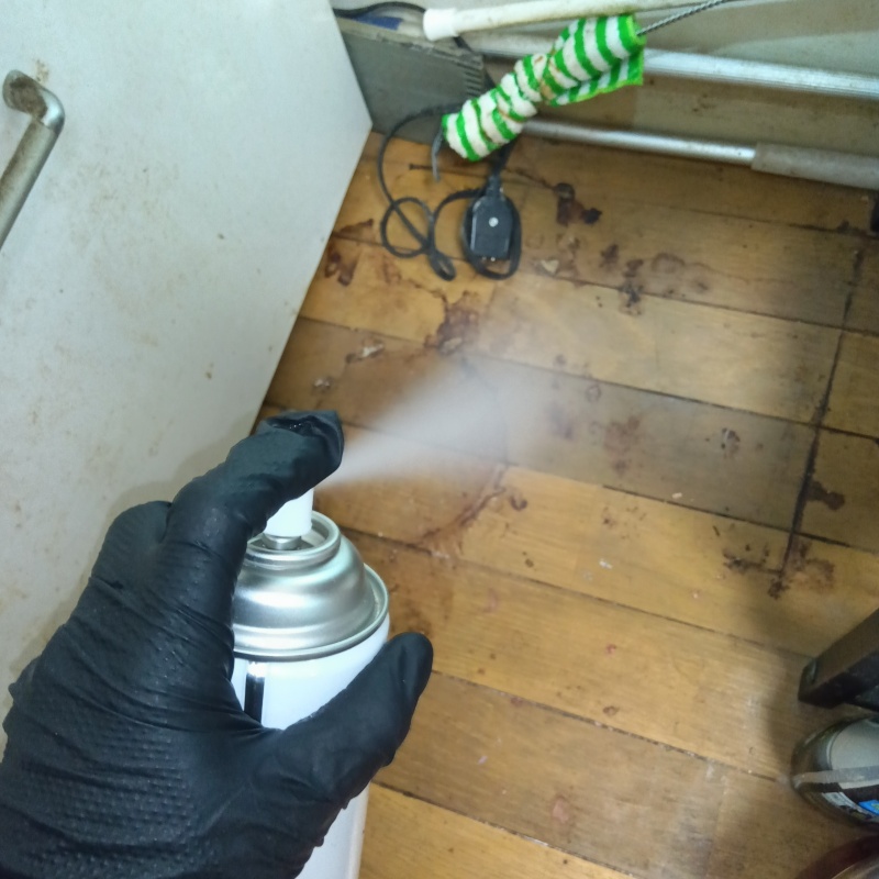 殺虫剤を散布