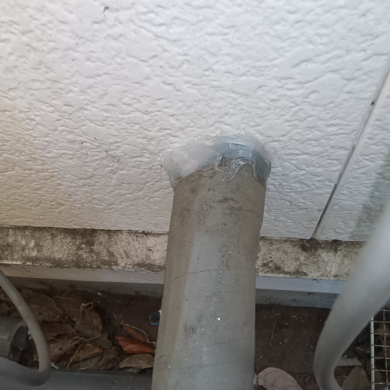 配管まわりのすき間を封鎖