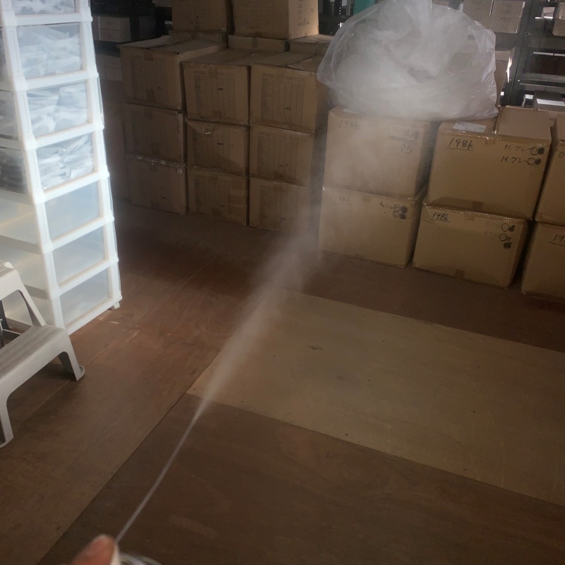 殺虫剤を散布