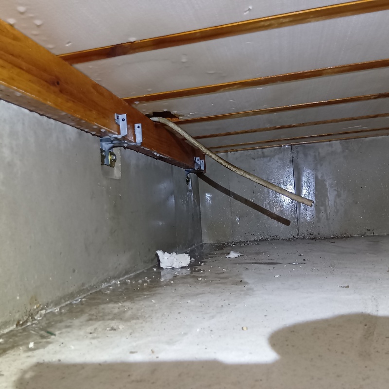 床下木材・断熱材に防蟻剤を散布