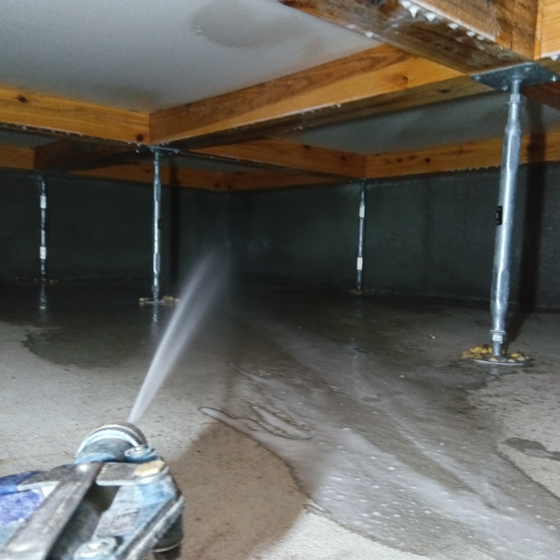 床下の基礎・ベタ基礎に防蟻剤を散布