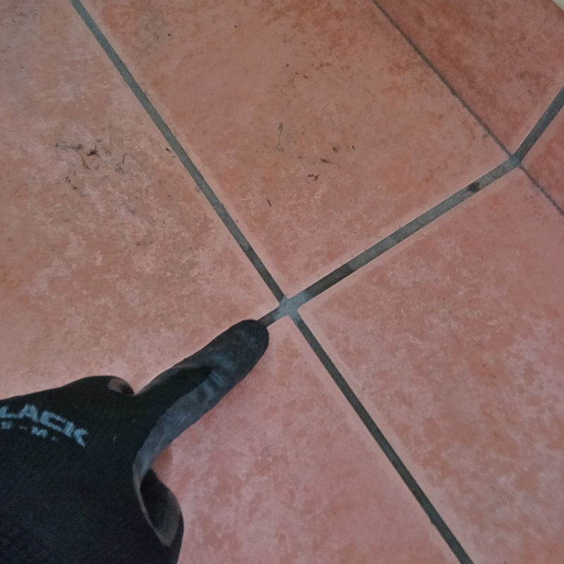 開けた穴をきれいに補修