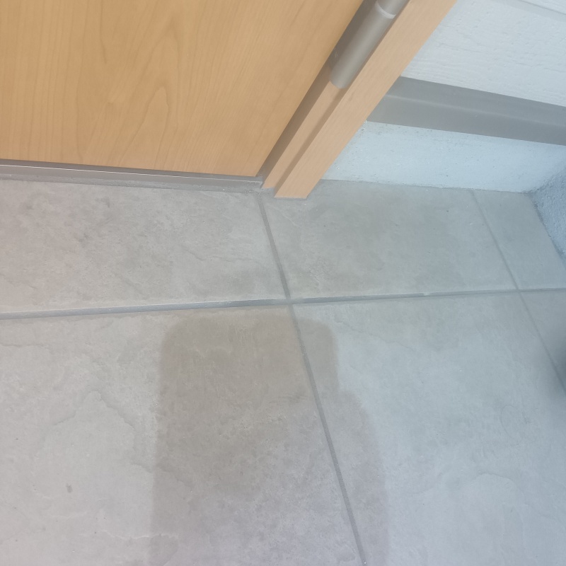 開けた穴を修復した様子