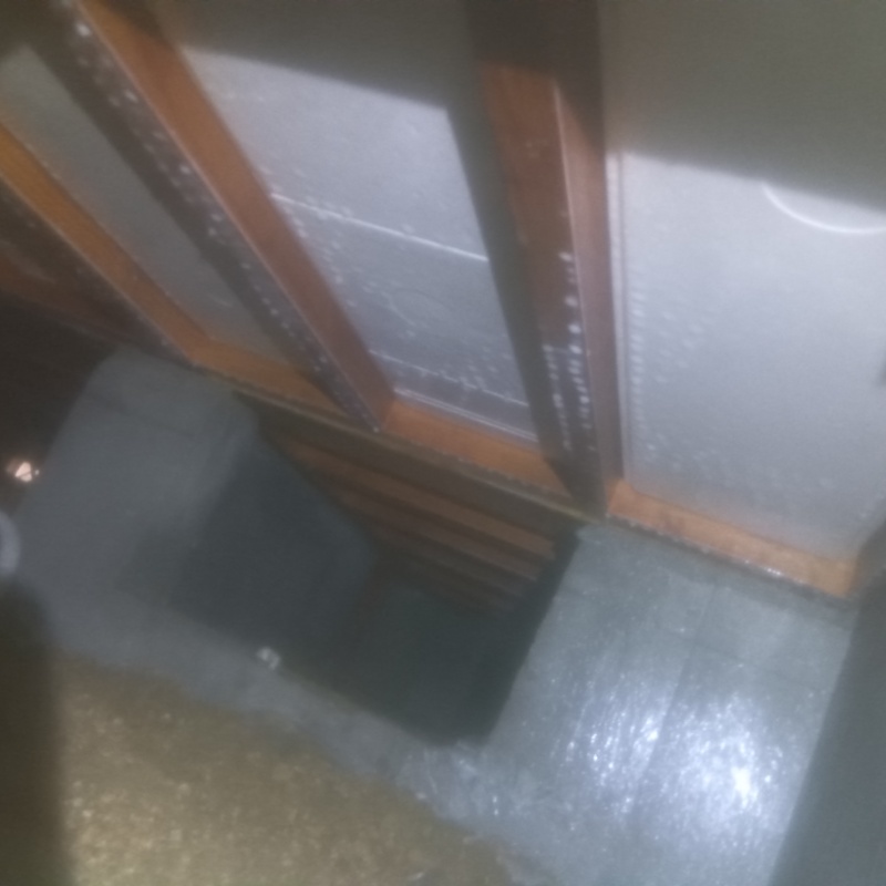 床下の土壌・基礎に防蟻剤を散布