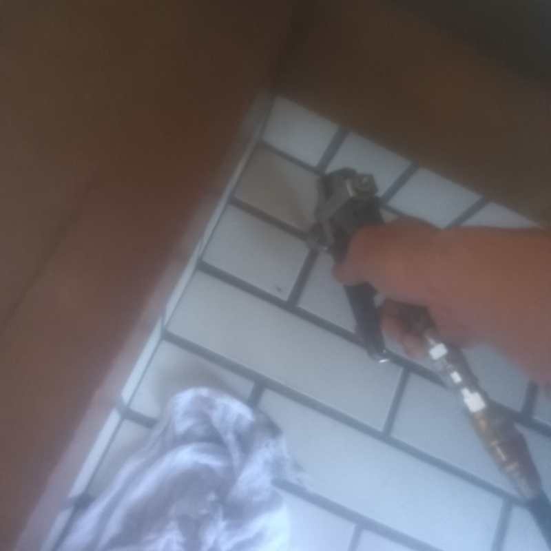 床下の土壌・基礎に防蟻剤を散布