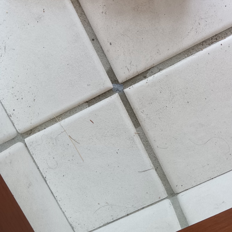 開けた穴を修復した様子