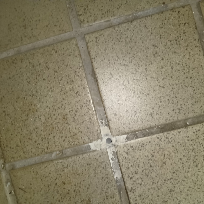 開けた穴を修復した様子