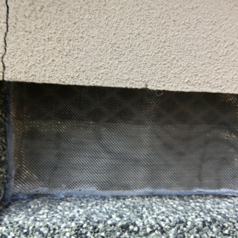 金網で侵入経路を封鎖