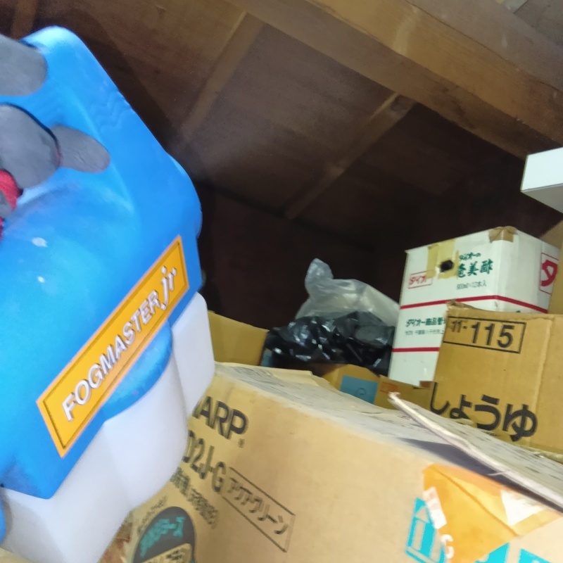 噴霧器で殺虫剤を散布