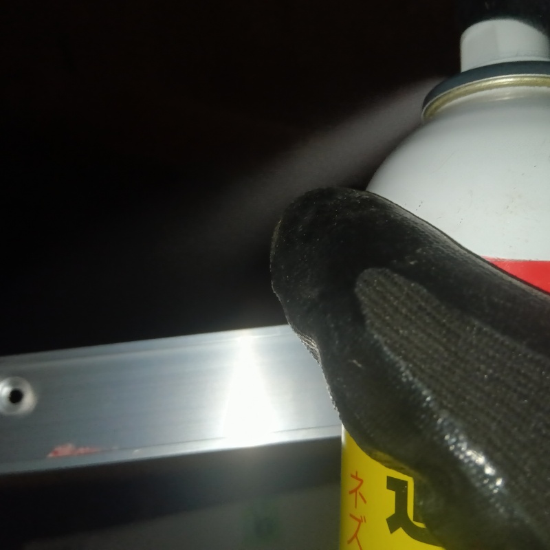 天井裏に忌避剤を散布