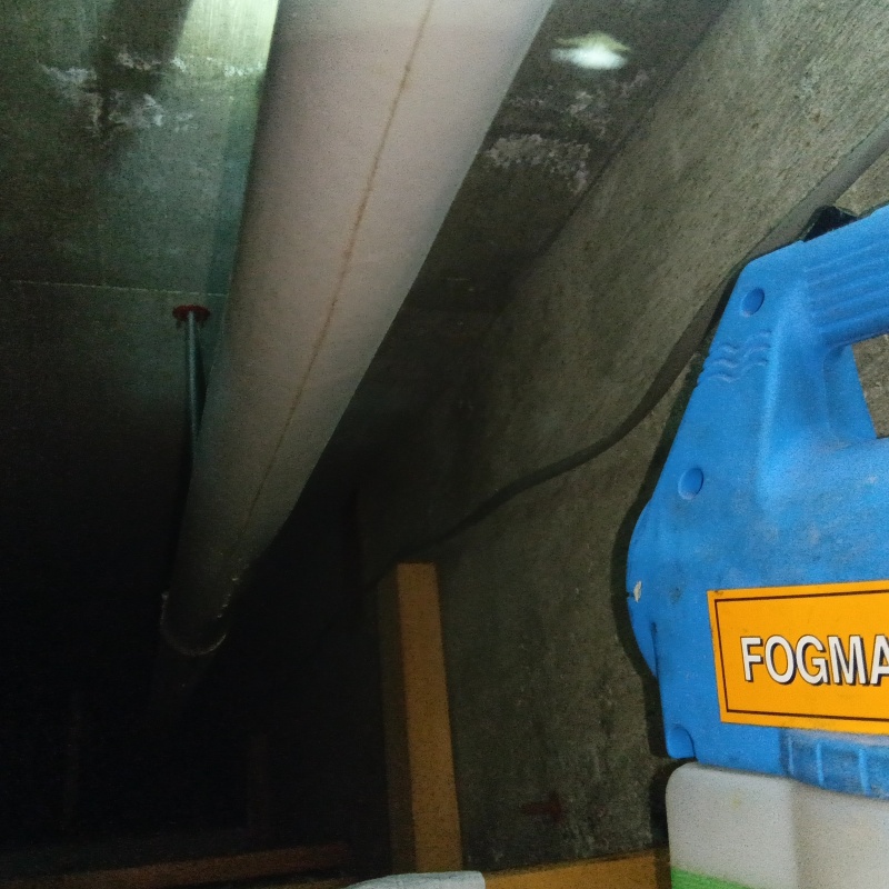 天井裏を噴霧器で除菌・消臭