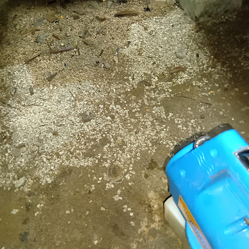 床下を噴霧器で除菌・消臭