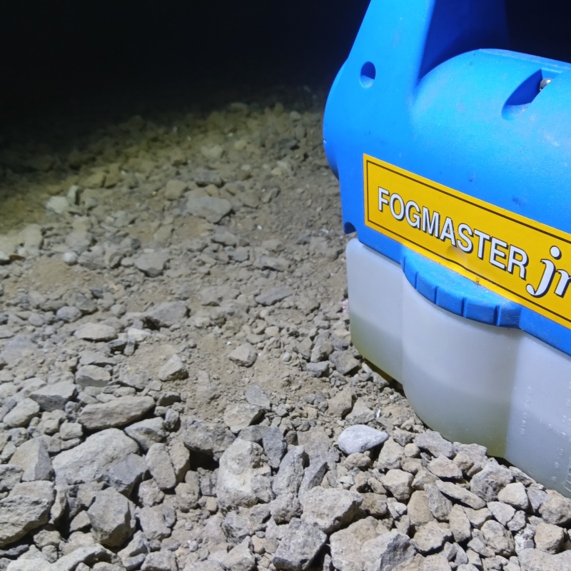 床下を噴霧器で除菌・消臭