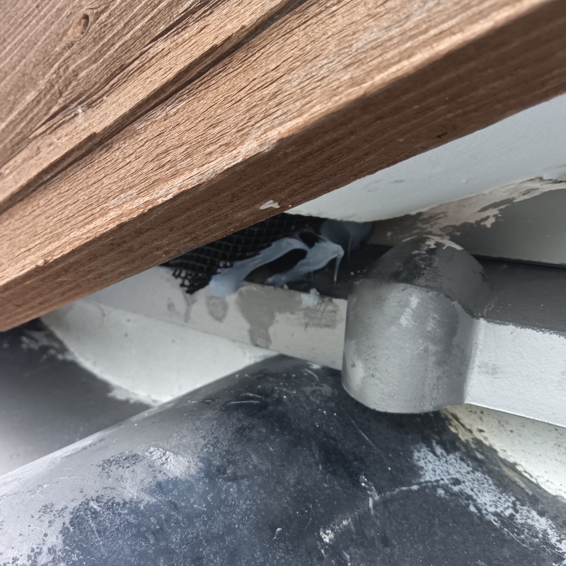 屋根のすき間を封鎖