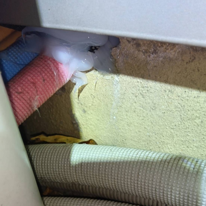 配管が通る穴のすき間を封鎖