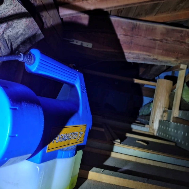 噴霧器で除菌・消臭剤を散布