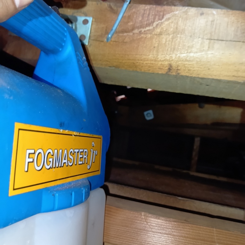 噴霧器で除菌・消臭剤を散布