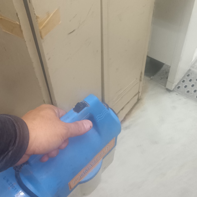 噴霧器で除菌剤を散布