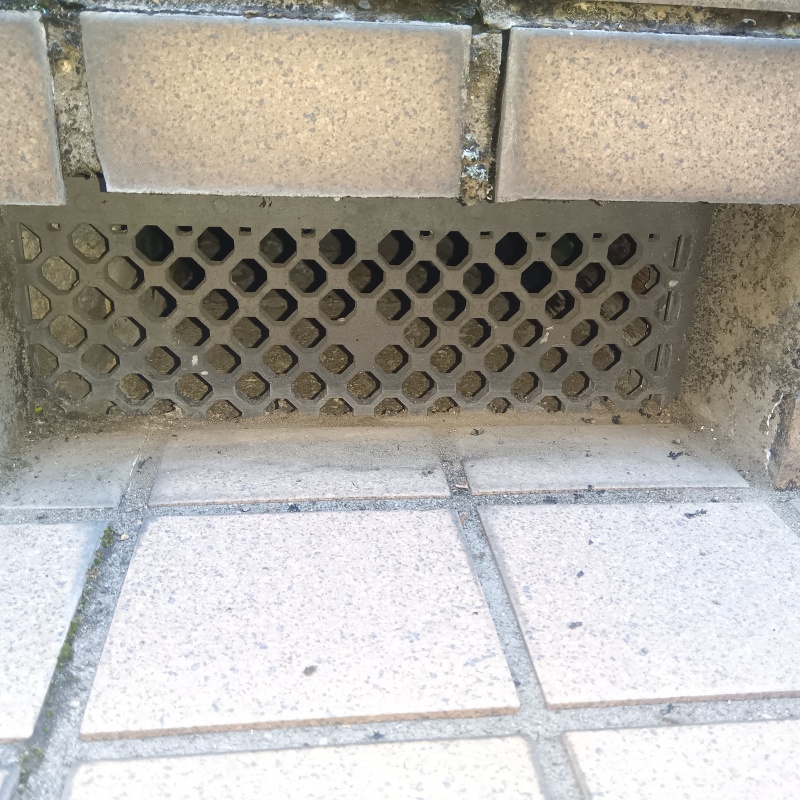 侵入口になっていた床下換気口