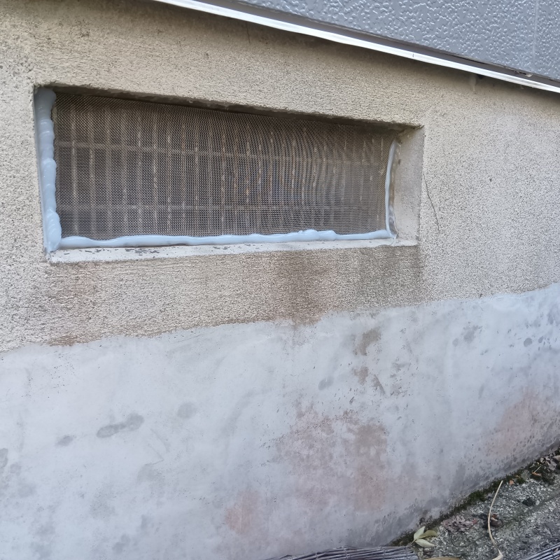 金網で侵入経路を封鎖