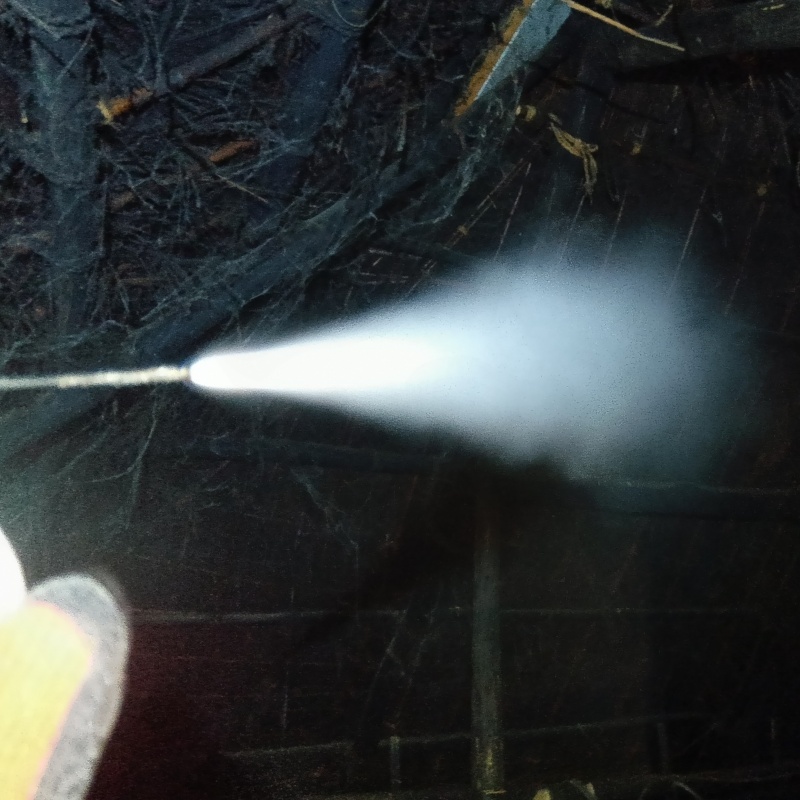 殺虫剤を散布