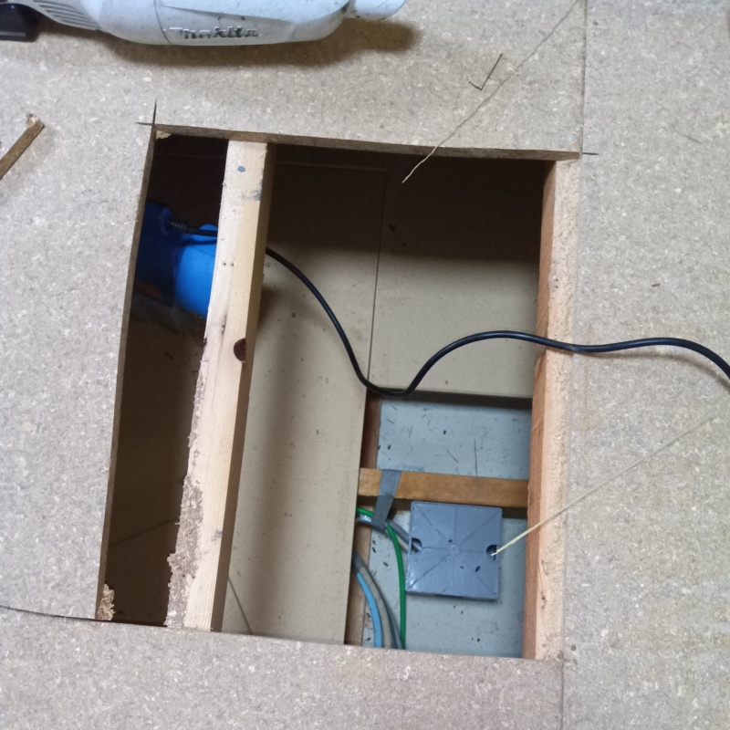 床下点検口を作成