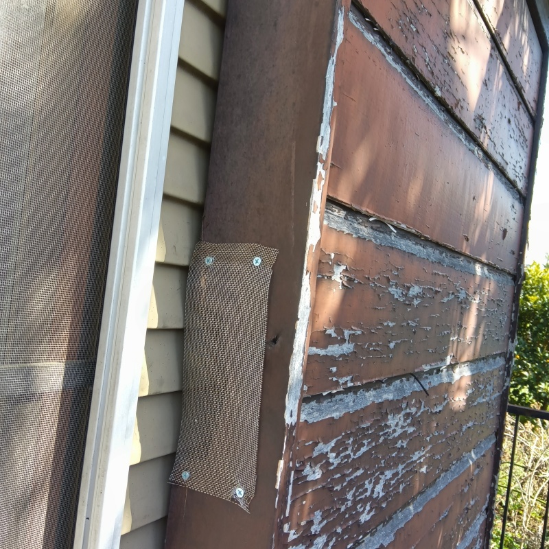 雨戸の戸袋を板で封鎖