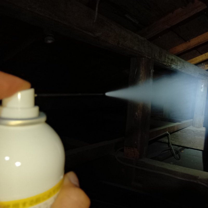 忌避剤をスプレー