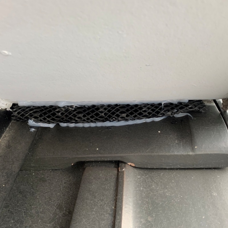 屋根のすき間を封鎖