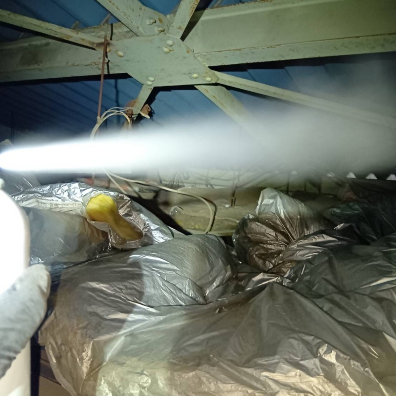 天井裏に忌避剤を散布