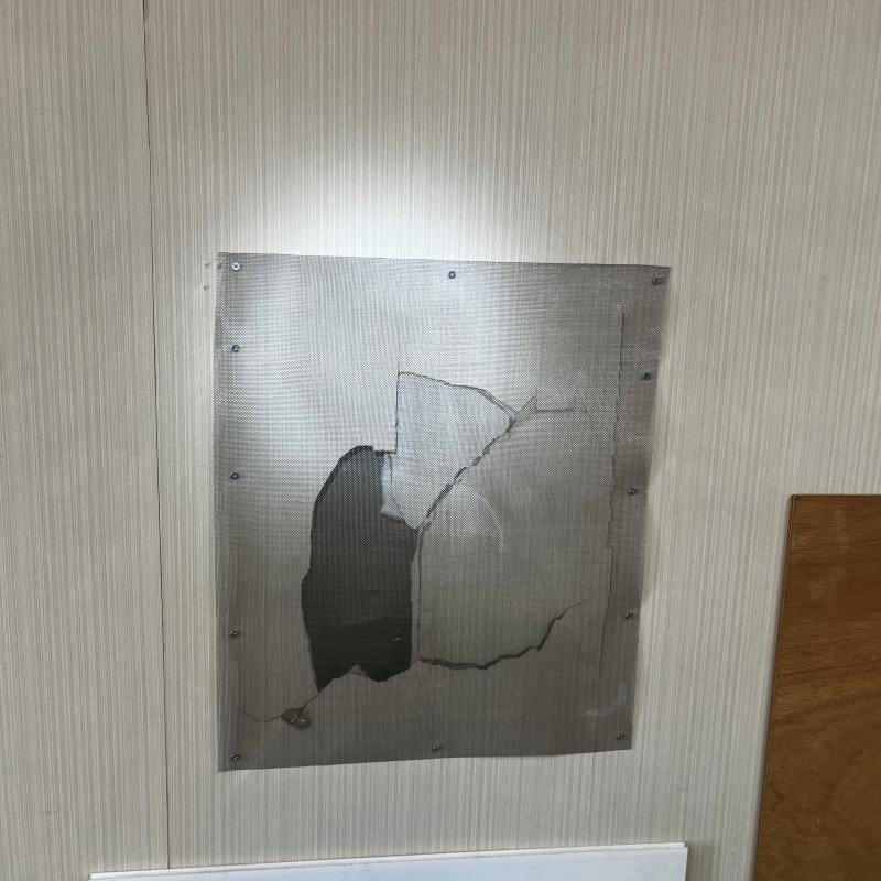 金網で侵入経路を封鎖