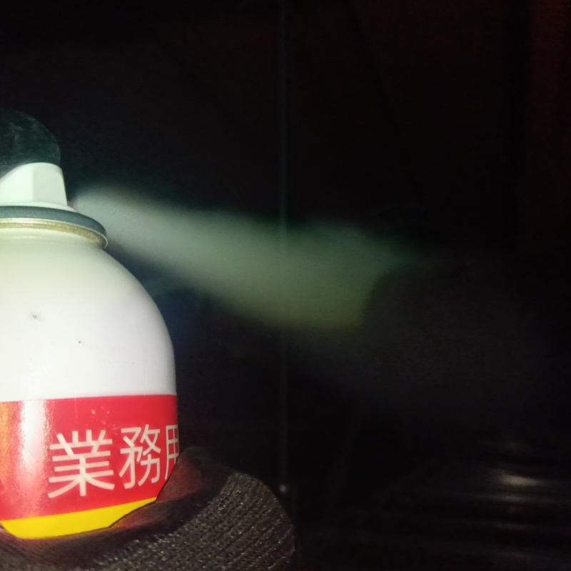 天井裏に忌避剤を散布