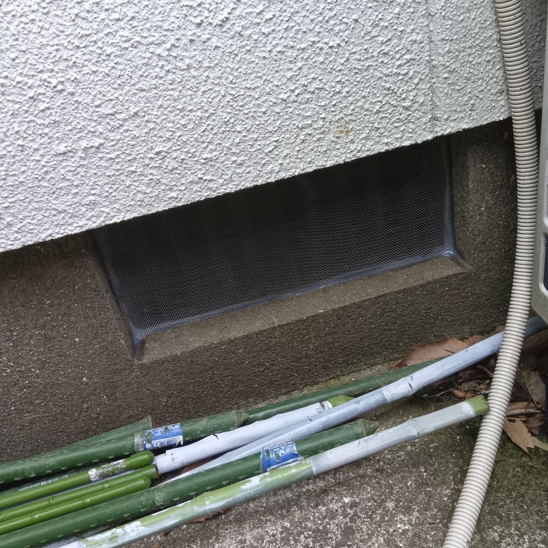 金網で侵入経路を封鎖
