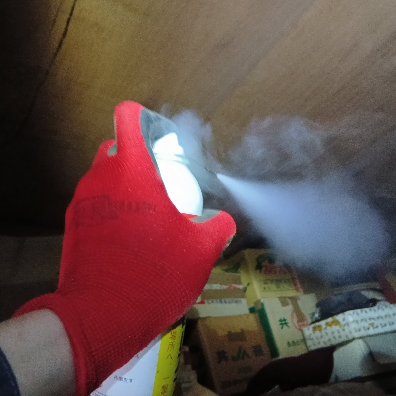 忌避剤をスプレー