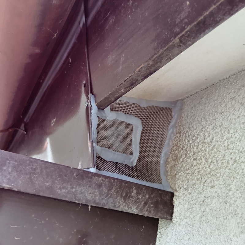 軒下の開口部を封鎖