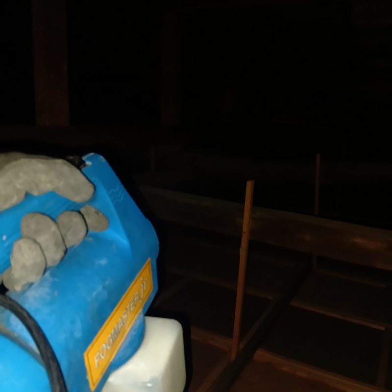 噴霧器で殺虫剤を散布