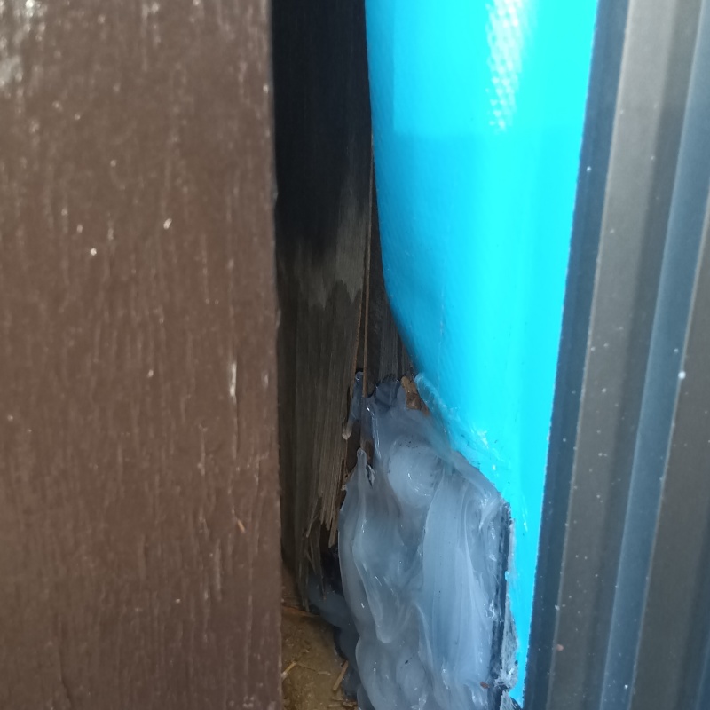 配管に開いた穴を封鎖