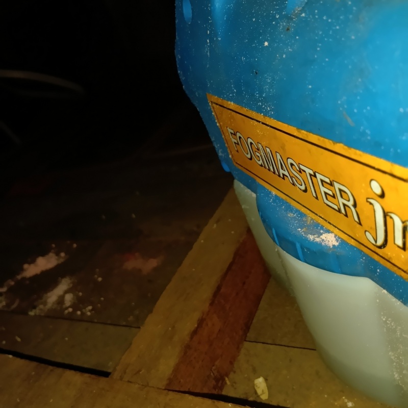 噴霧器で除菌剤を散布