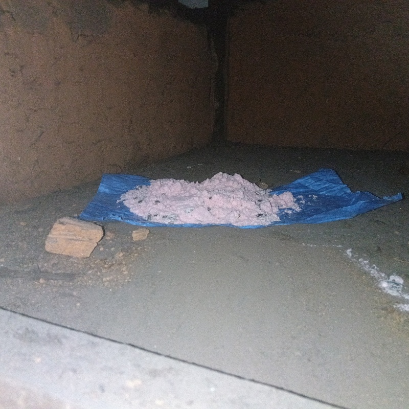 天井裏に殺鼠剤を設置