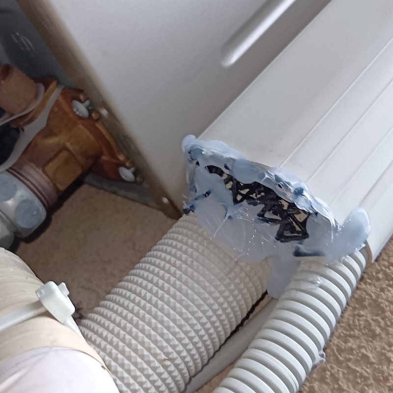 配管が通る部分のすき間を封鎖