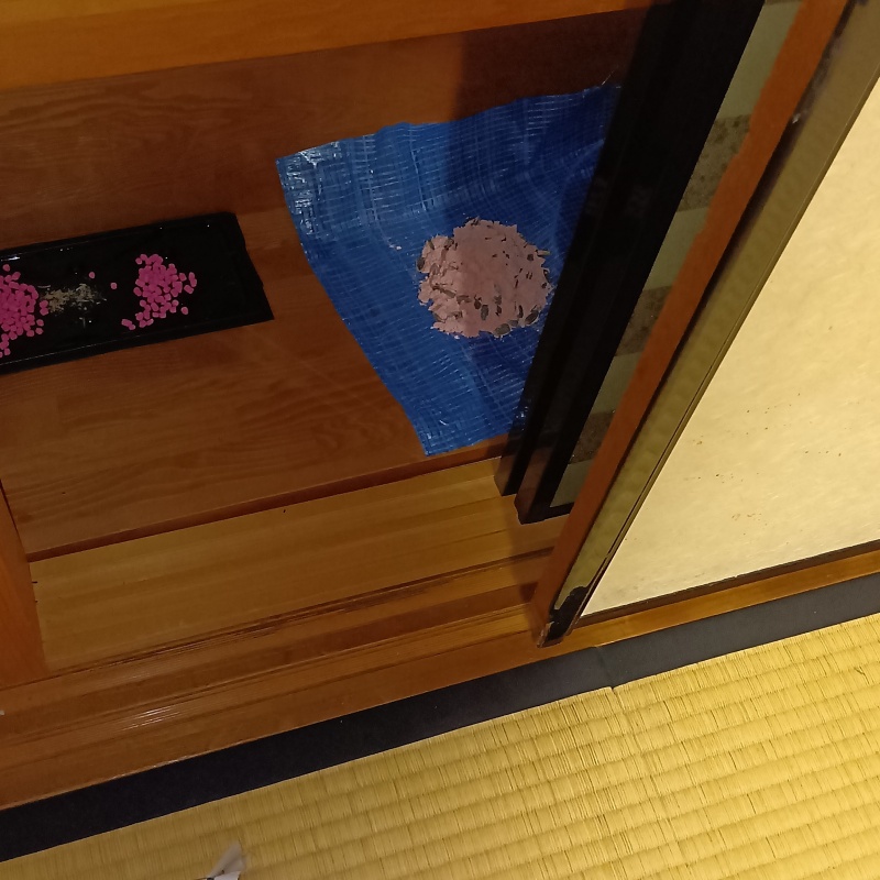 押し入れの中に殺鼠剤を設置