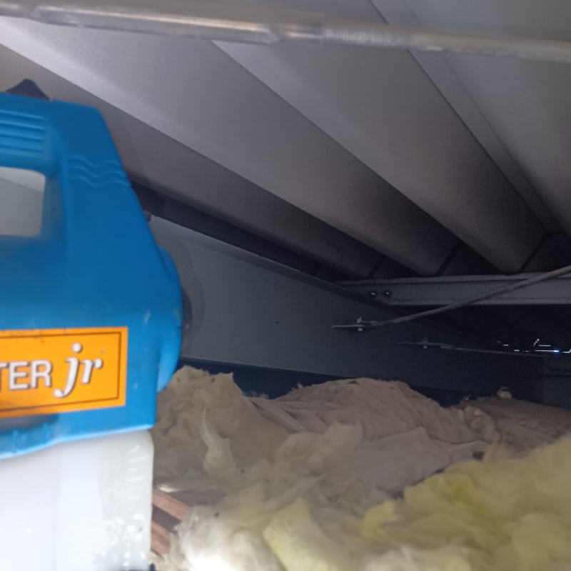 噴霧器で除菌剤を散布