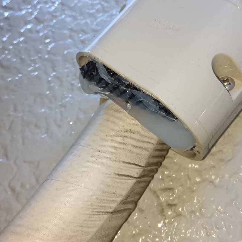 配管の導入部のすき間を封鎖